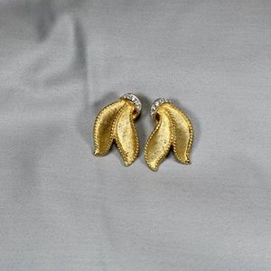vintage rhinestone chapel clip on earrings
